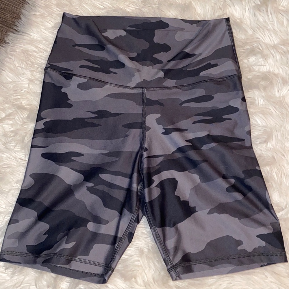 Aerie Black Gray Camo Large Biker Shorts - Picture 1 of 5